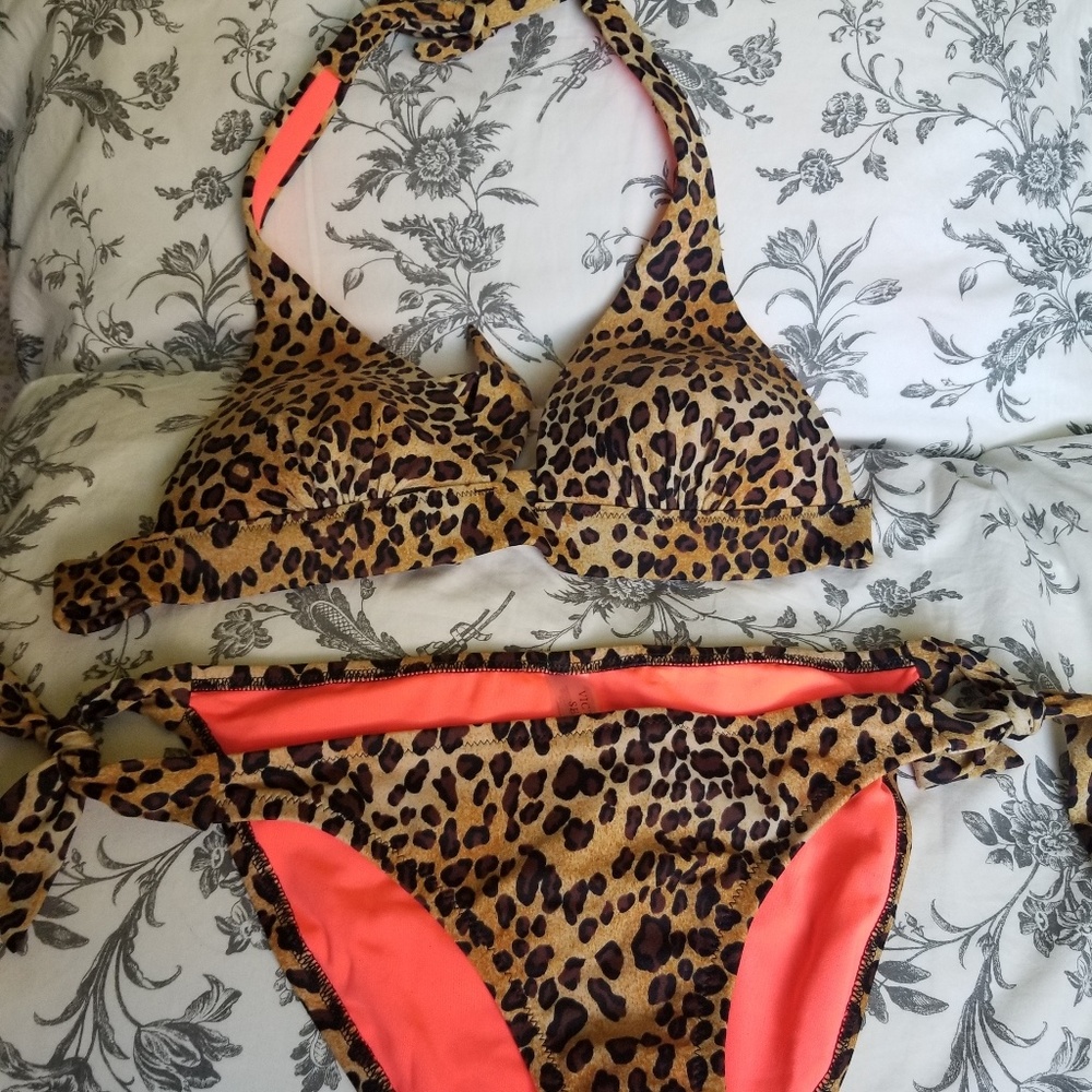 NWOT Victoria's Secret bikini